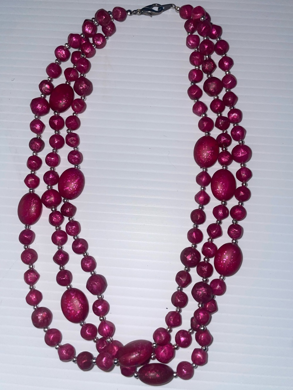Vintage Mid-Century Fuchsia Speckled Lucite 3-Strand Silver Bead Necklace